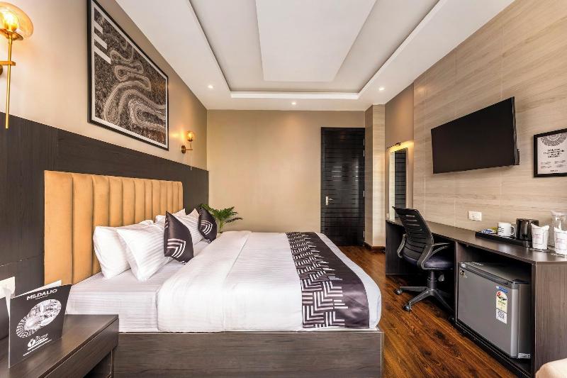 Medalio Boutique Orbit International image