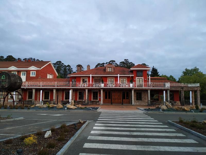 Hotel La Campana image