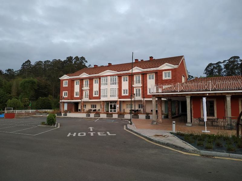 Hotel La Campana image