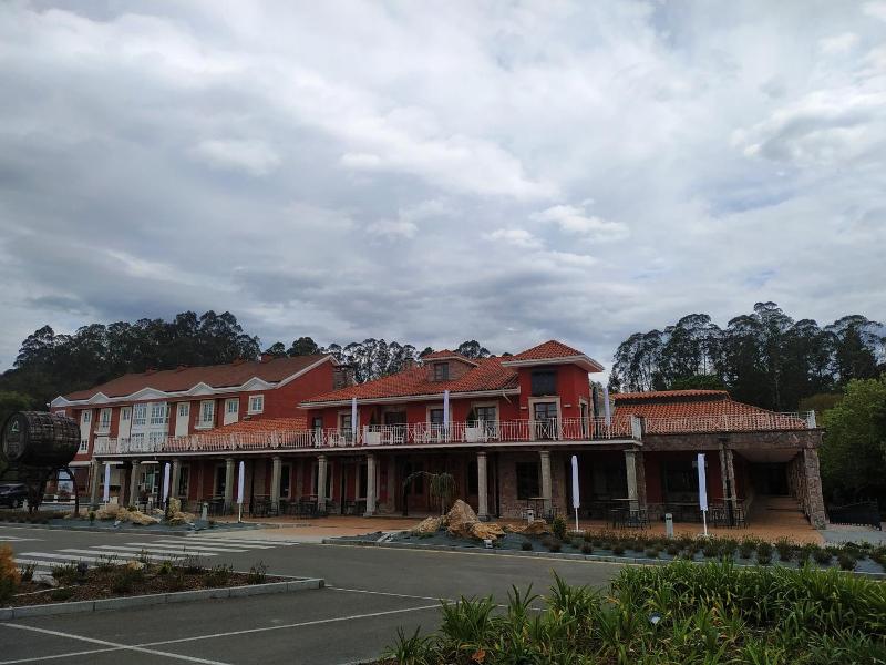 Hotel La Campana image