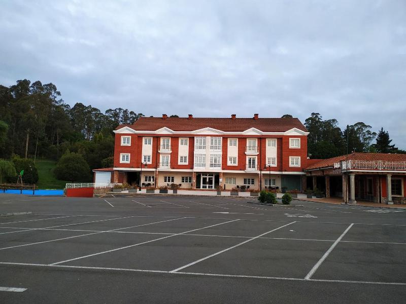 Hotel La Campana image