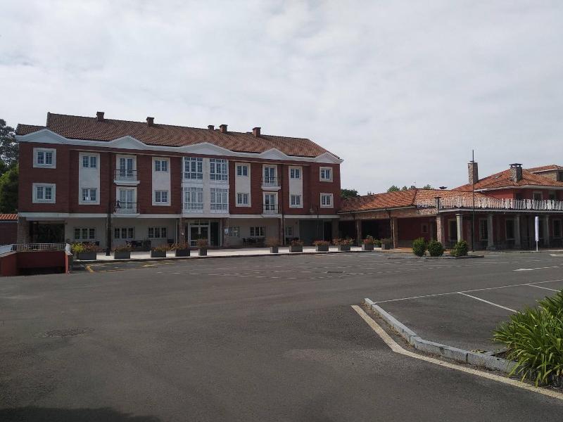 Hotel La Campana image