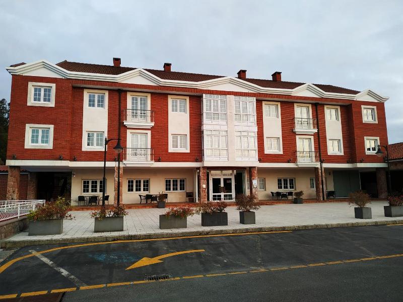 Hotel La Campana image