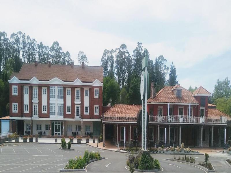 Hotel La Campana image