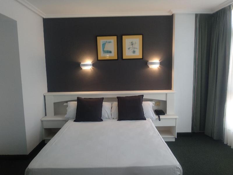 Hotel La Campana image