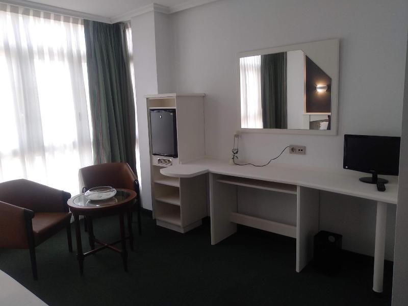Hotel La Campana image