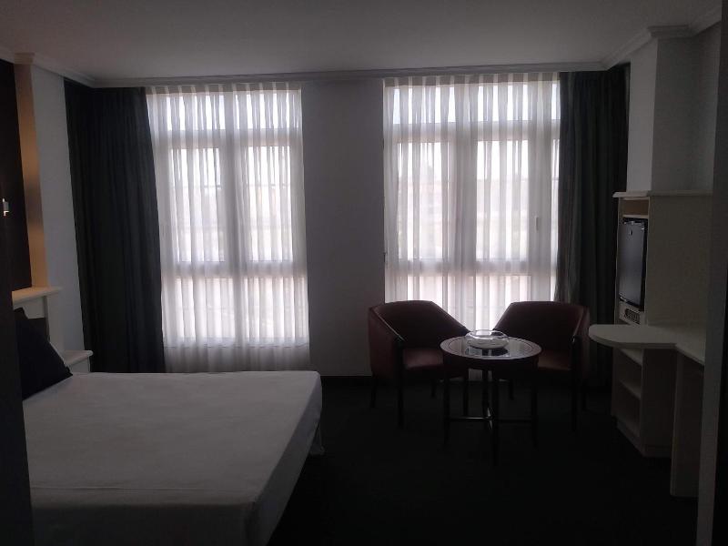 Hotel La Campana image