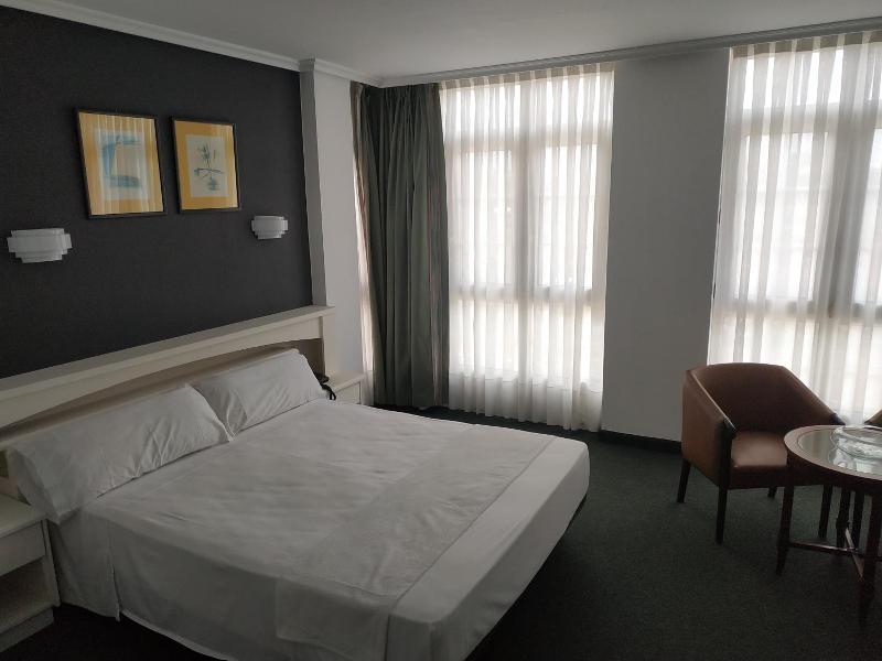 Hotel La Campana image