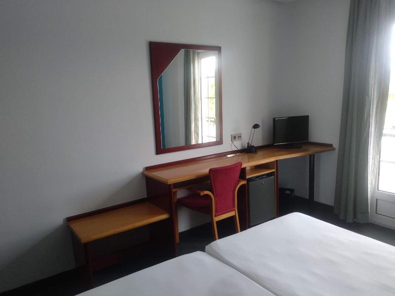 Hotel La Campana image