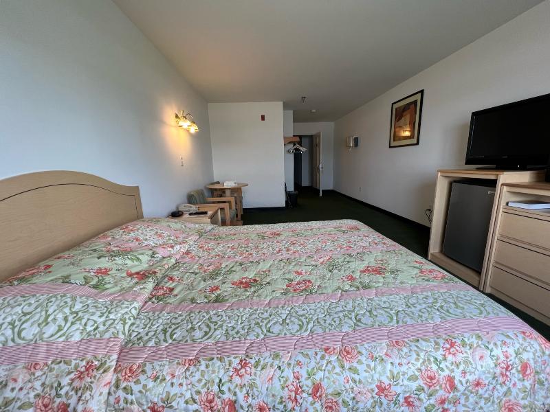 Red Bud Country Inn image
