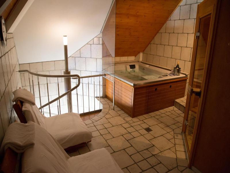 Hotel Vacek Pod V O V image