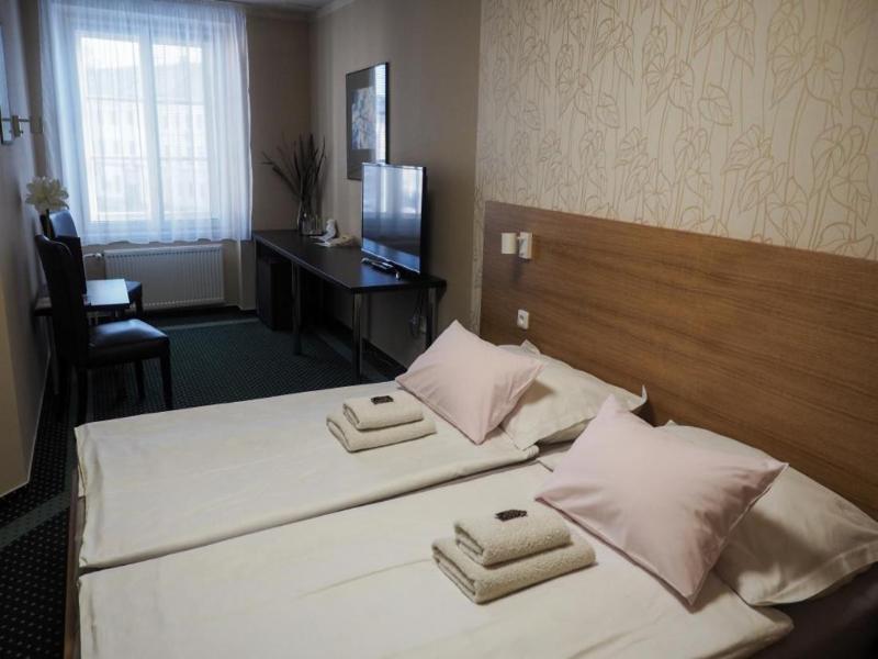 Hotel Vacek Pod V O V image