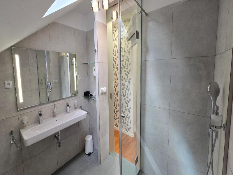 Hotel Vacek Pod V O V image