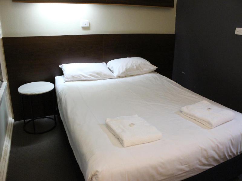 Palm And Pawn Motor Inn