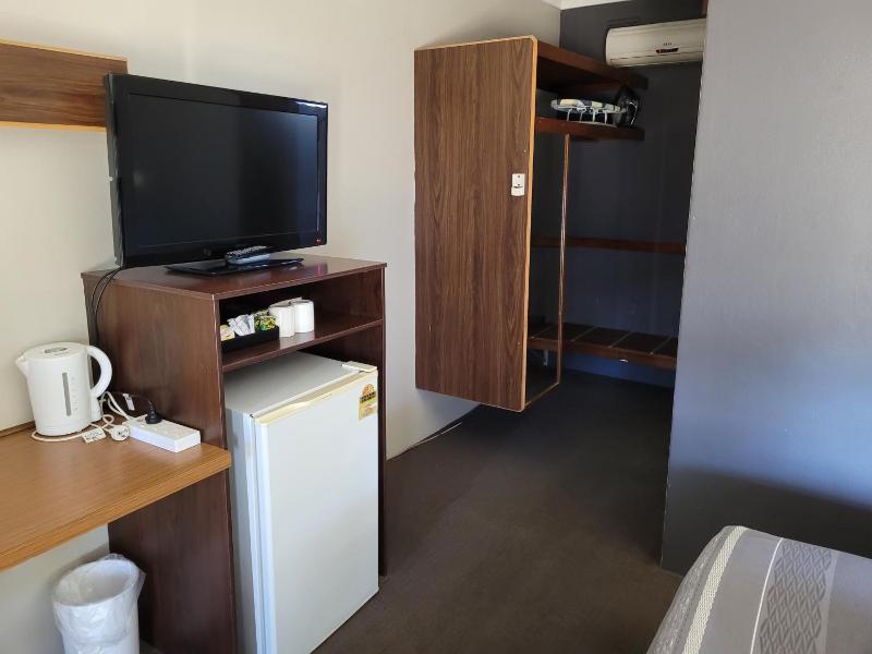 Palm And Pawn Motor Inn