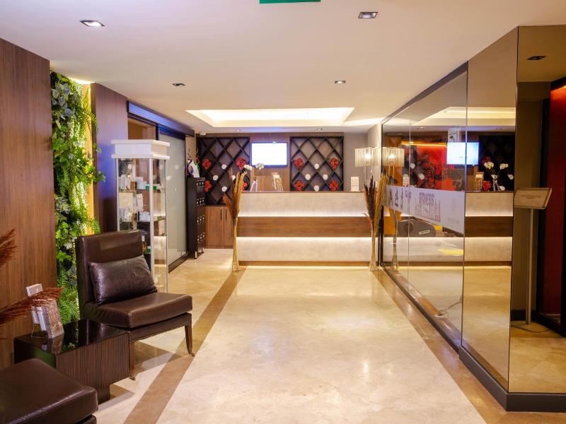 New Park Hotel image