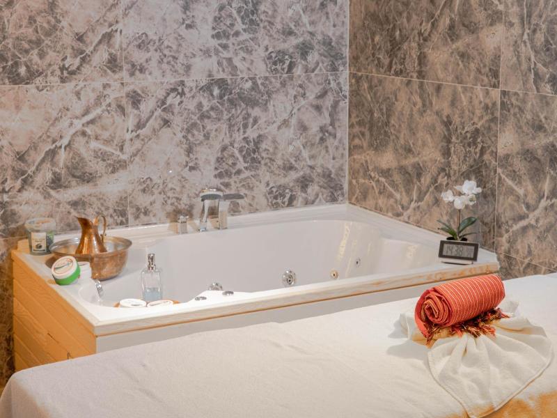 New Park Hotel image