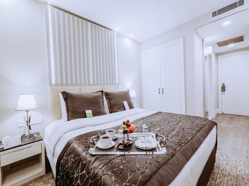 New Park Hotel image