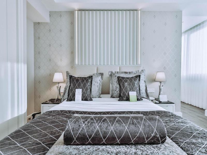 New Park Hotel image