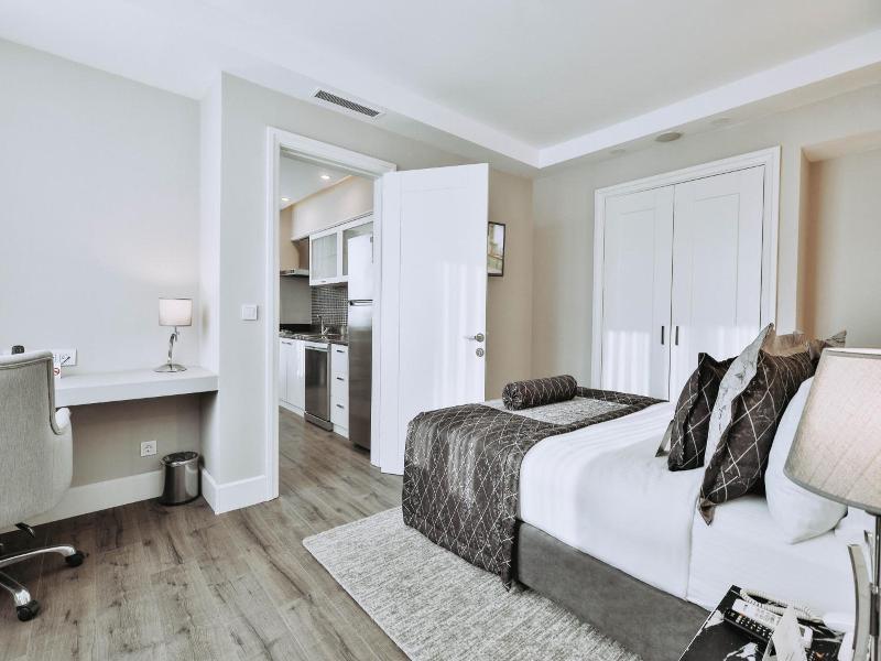 New Park Hotel image