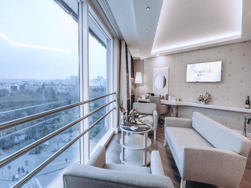 New Park Hotel image