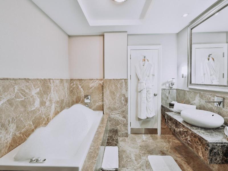 New Park Hotel image