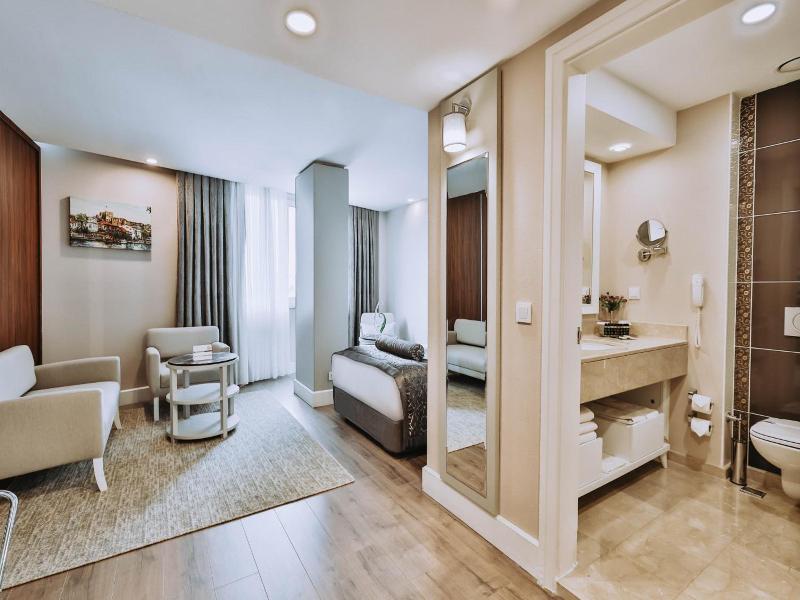 New Park Hotel image