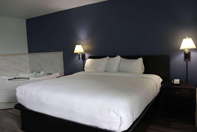 Travelodge By Wyndham Milwaukee image