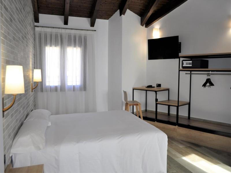 Hostal Restaurante Villa De Brihuega image