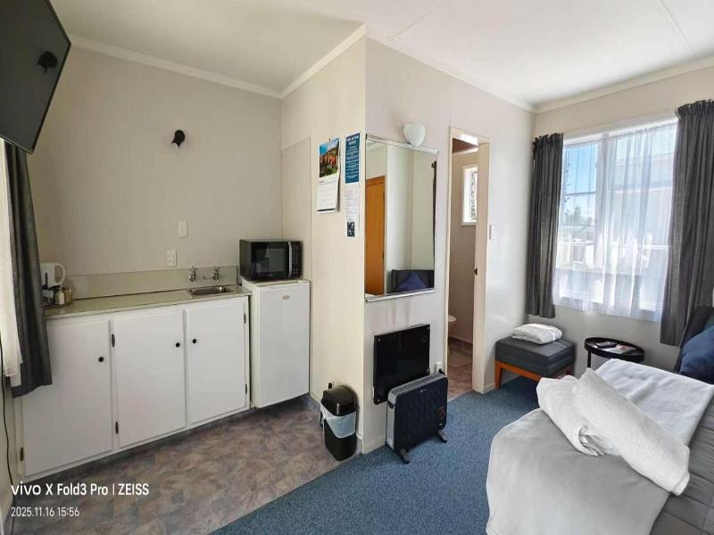 Chanel Court Motel image