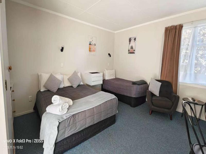 Chanel Court Motel image