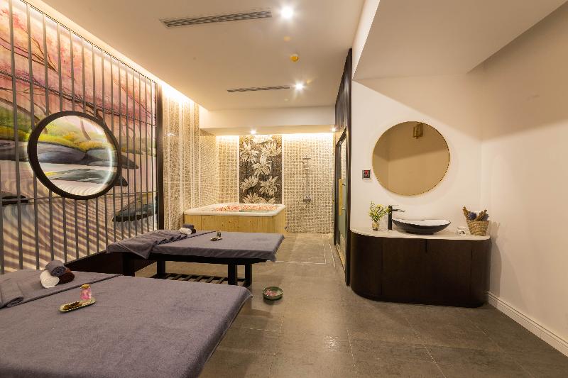 Adamo Hotel Hung Yen image
