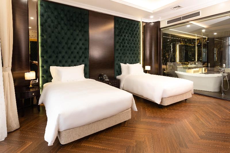 Adamo Hotel Hung Yen image