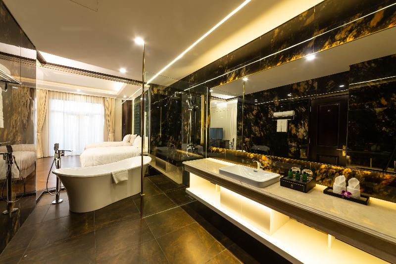 Adamo Hotel Hung Yen image