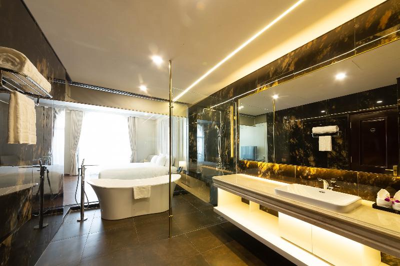 Adamo Hotel Hung Yen image