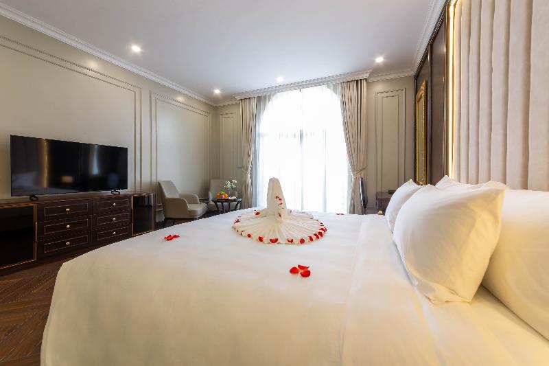 Adamo Hotel Hung Yen image