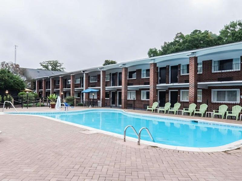 Rodeway Inn & Suites Williamsburg Central image