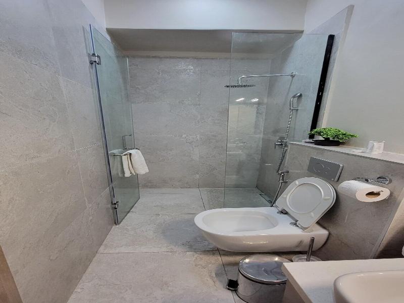 Zarafa Suites Hotel image
