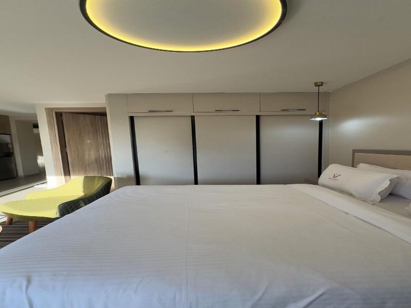 Zarafa Suites Hotel image