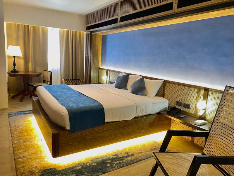 Elijah Hotel