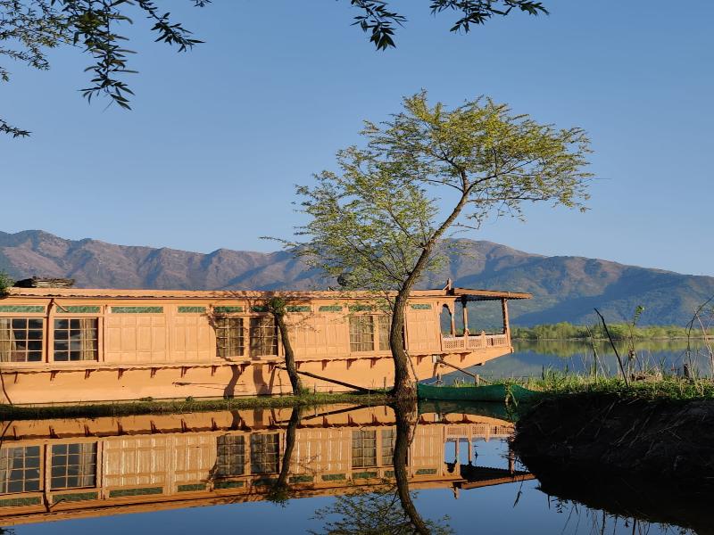 Kings Houseboats image