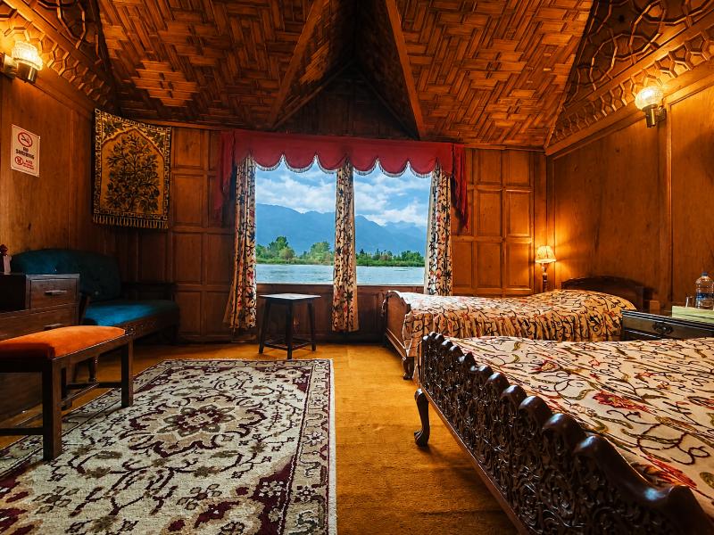 Kings Houseboats image