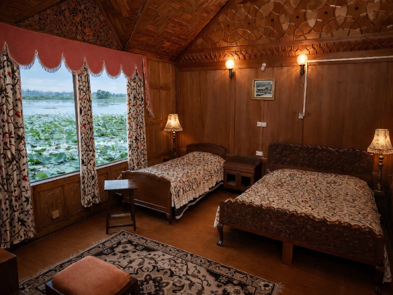 Kings Houseboats image