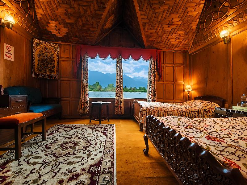 Kings Houseboats image