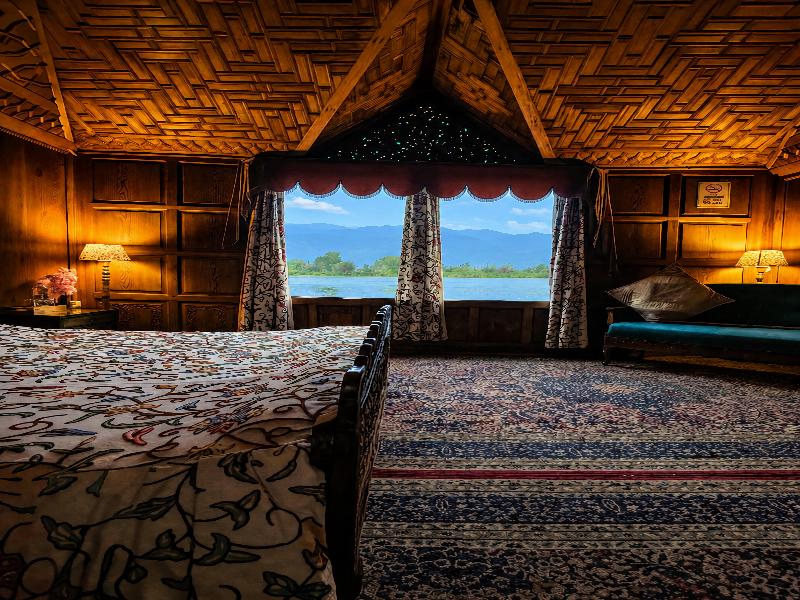 Kings Houseboats image