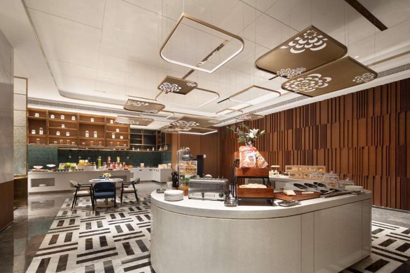 Hilton Garden Inn Luoyang Kaiyuan Avenue image
