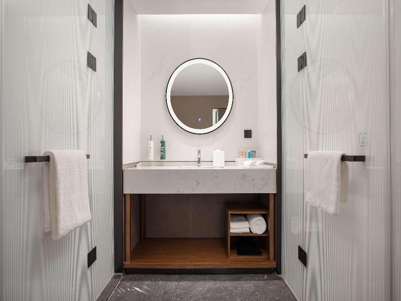 Hilton Garden Inn Luoyang Kaiyuan Avenue image