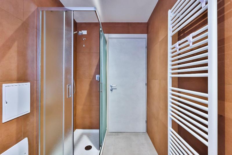 Apho Apartment Hotel image