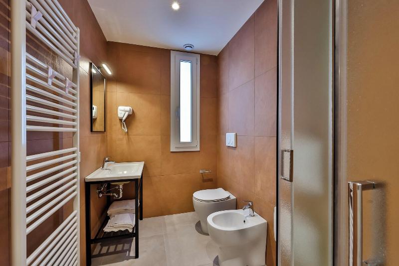 Apho Apartment Hotel image