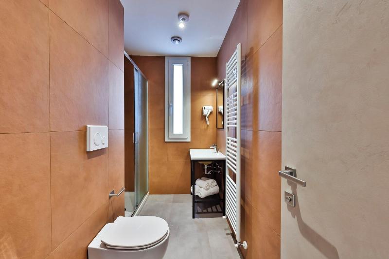 Apho Apartment Hotel image